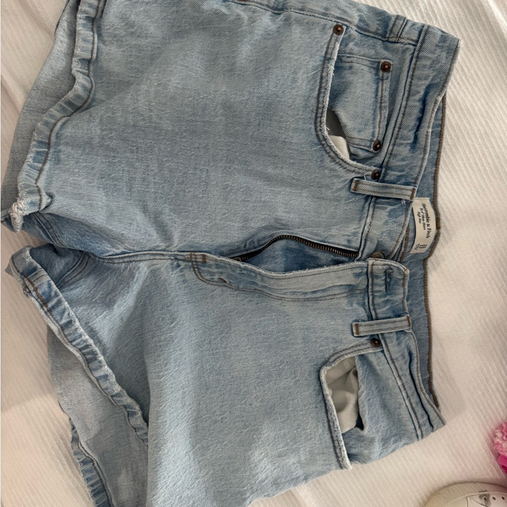 Abercrombie & Fitch Jean Shorts Curve Love Size 13 4” Mom Short High Rise